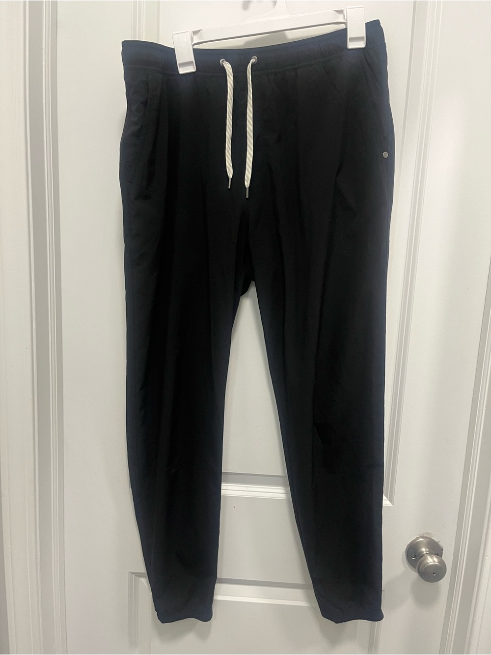 Vuori Lined Black Jogger Men’s Size Medium Black EUC Drawstring